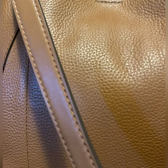 Michael Kors Large Pebble Leather Phoebe Bucket Bag - Picture 9 of 12